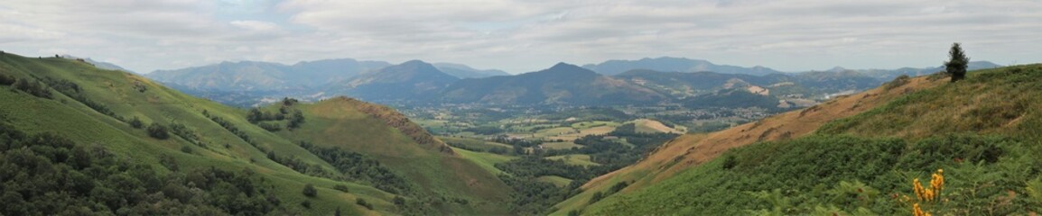 Fototapeta premium panorama des Pyrénées atlantique
