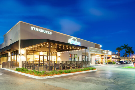 Night photo Starbucks Miami Sunny Isles Square