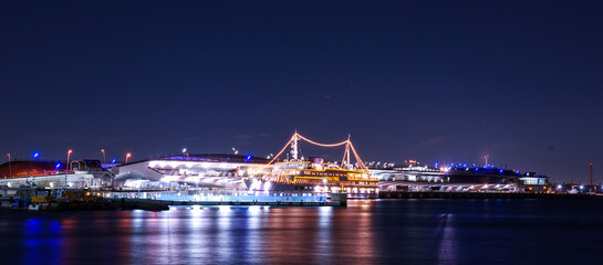 大さん橋国際客船ターミナルの夜景