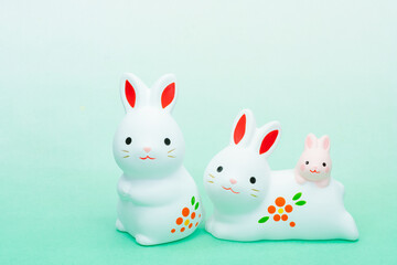 写真素材:令和5年・2023年の干支は卯（う・うさぎ）　卯年の年賀状素材（和風、和紙、千代紙、お正月小物等）