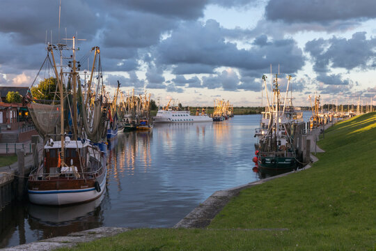 Sonnenuntergang am Hafen von Greetsiel