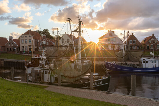 Sonnenuntergang am Hafen von Greetsiel