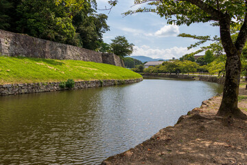Fototapeta na wymiar 彦根城の水堀と石垣