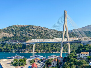 Fototapeta premium The iconic suspension bridge in Dubrovnik Croatia