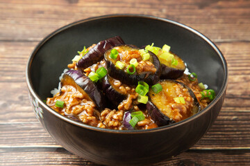麻婆茄子丼