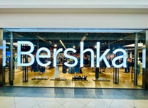 Bershka Images – Browse 225 Stock Photos, Vectors, and Video | Adobe Stock