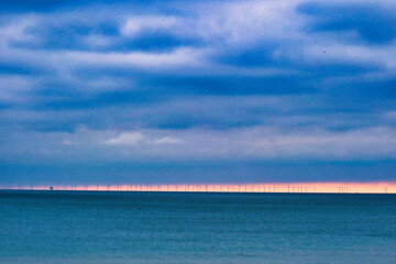 Obraz premium wind turbines near the Brighton beach
