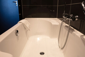 Bath filling up with water