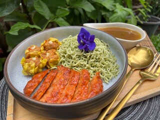 Green tea noodle with roast chicken and dumplings