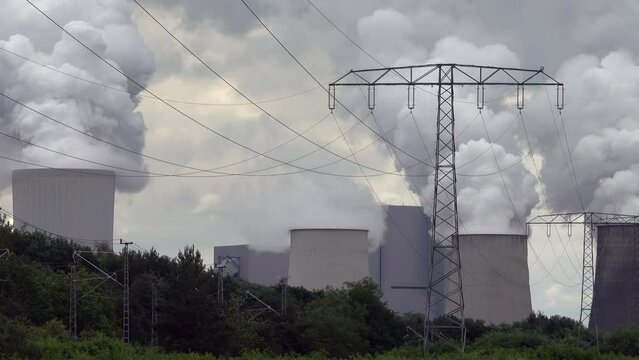 Hochspannungsleitung am Kraftwerk Boxberg, Deutschland