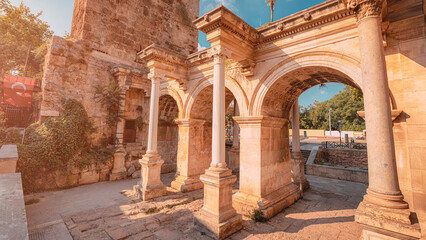 Obraz premium Famous gate or Hadrianus arch in Antalya without visitors. Travel landmarks and must-see tourist and sightseeing sites in Turkey