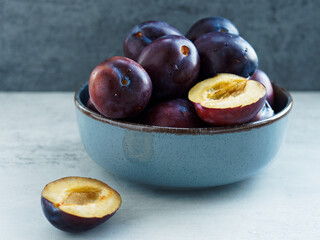 plums in a bowl
