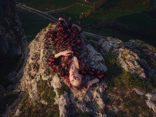 Obraz premium Boho woman enjoying sunrise by White rock.