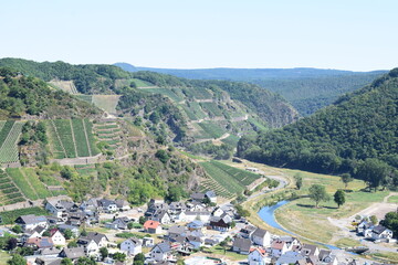 Dernau an der Ahr ein Jahr nach der Flut, neues Flussbett flussabwärts