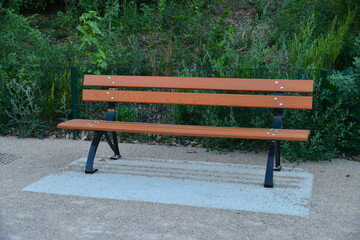 l' autre banc en bois