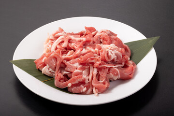 ラム肉　肩切り落とし焼き肉用　(ニュージーランド産)