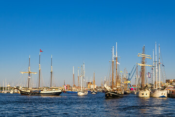 Fototapeta na wymiar Segelschiffe auf der Warnow während der Hanse Sail in Rostock