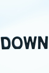DOWNの文字とコピースペース