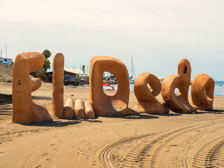 Escultura de arena en la playa del Dedo en Málaga