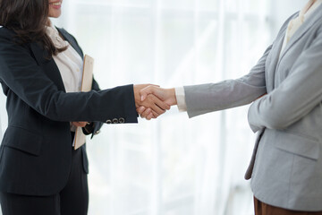 Business people shake hand to confirm the agreement in the business of mutual investment and agree...