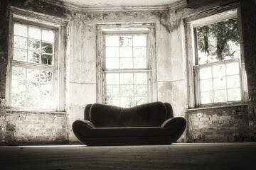 Couch - - Beatiful Decay - Verlassener Ort - Urbex / Urbexing - Lost Place - Artwork - Creepy -...