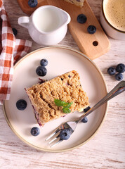 Classic blueberry buckle cake – crumble topping berry cake