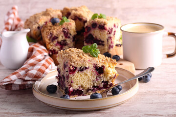 Classic blueberry buckle cake – crumble topping berry cake