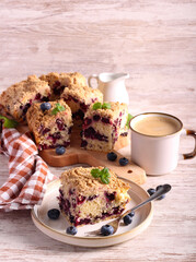 Classic blueberry buckle cake – crumble topping berry cake