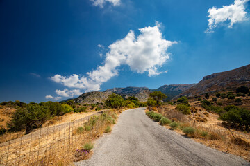 Krajobraz górski. Droga na greckiej wyspie Kos - obrazy, fototapety, plakaty