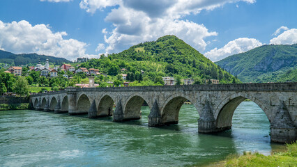 Fototapeta na wymiar Most Mehmeda Paszy Sokolovicia, Wiszegrad, rzeka Drina, Bośnia i Hercegowina, Republika Serbska