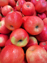 Fototapeta na wymiar Lot of tasty pink apples in Farmers Market