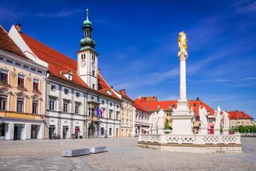 Obraz premium Maribor, Slovenia. Old town main square and Plague Column.