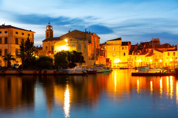 Obraz premium Night view of landscape of old town of Martigues on Mediterranean coast with scenic canals and marina in summer, Bouches-du-Rhone department, France