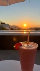 Batido con paisaje puesta de sol al atardecer