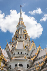 Fototapeta premium Wat Sothonwararam is a temple in Chachoengsao Province, Thailand. Located alongside the Bang Pakong River. it was initially named ‘Wat Hong,’ and was built in the late Ayutthaya period.