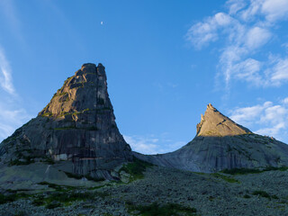 Parabola Rock in the Ergaki Nature Park. Mountains in Siberia. Western Sayan - obrazy, fototapety, plakaty