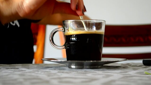 Batiendo cafe