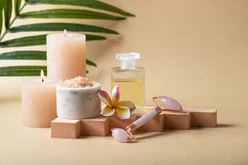 Obraz na płótnie Canvas Beautiful spa composition on massage table in wellness center