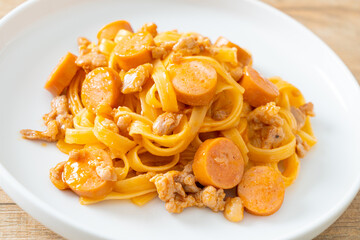 spaghetti pasta sausage and minced pork