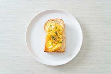 bread toast with scramble egg