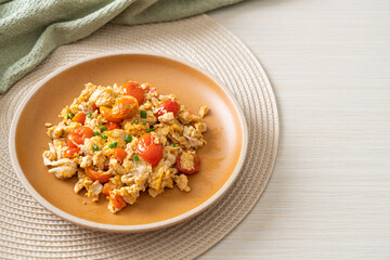 stir-fried tomatoes with egg on plate