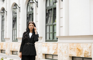 Woman Calling on Phone  Portrait of Beautiful Smiling Female Talking on Phone Outdoors.