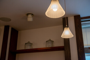 ガラス製のシェードのおしゃれなランプ　照明器具