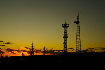 濠川の電波塔の夕暮れ