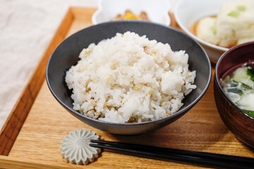 雑穀米入りごはんの食事
