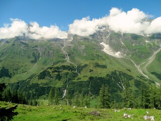 Fototapeta na wymiar Alpy, Park Narodowy w rejonie Grossglockner, Austria, góry 