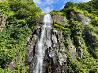 北海道のオロロンライン沿いの白銀の滝