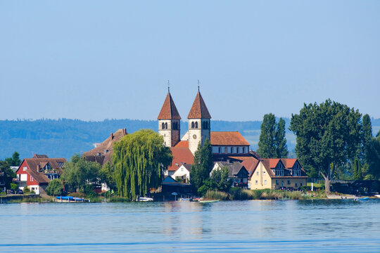 Germany, Baden-Wurttemberg, Reichenau, Lake Constance with Basilica of Saints Peter and Paul in background