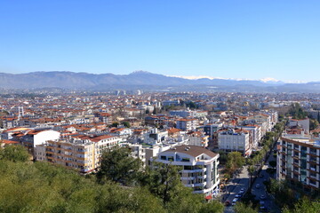 Obraz premium Manavgat city aerial panoramic view in Antalya region in Turkey from the Türkbeleni Ormani, turkish flag monument