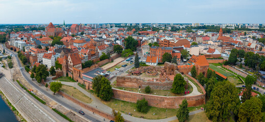 Toruń, panorama starego miasta w rejonie ruin zamku krzyżackiego